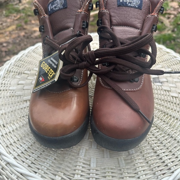 Vasque boots. Vasque Sundowner GTX boots. Size 8.5. Backpacking boots. Hike work - Picture 12 of 13